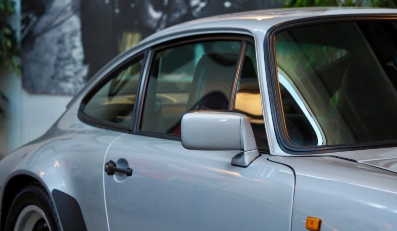Porsche 911 Carrera 3.2 G50 Coupé – 1987 complet