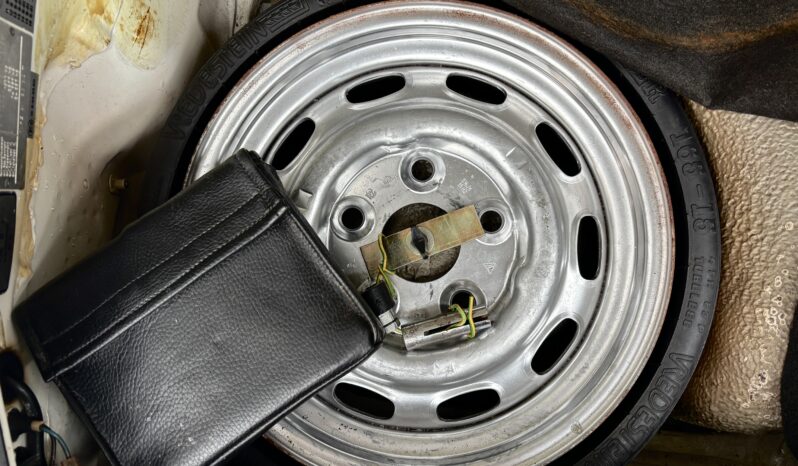 Porsche 911 Carrera 3.2 Targa 915 – 1984 complet