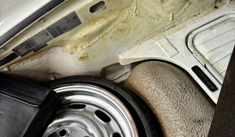 Porsche 911 Carrera 3.2 Targa 915 – 1984 complet