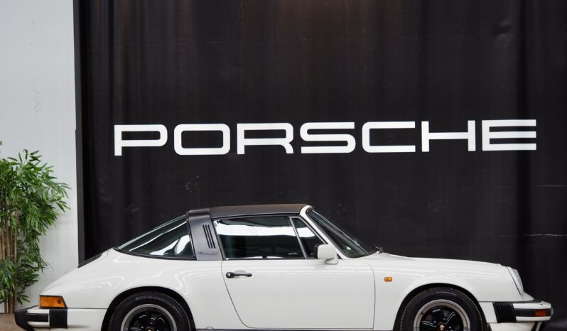 Porsche 911 Carrera 3.2 Targa 915 – 1984 complet