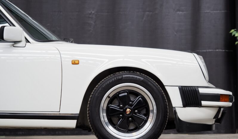 Porsche 911 Carrera 3.2 Targa 915 – 1984 complet