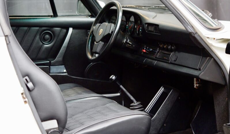 Porsche 911 Carrera 3.2 Targa 915 – 1984 complet