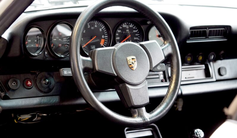Porsche 911 Carrera 3.2 Targa 915 – 1984 complet