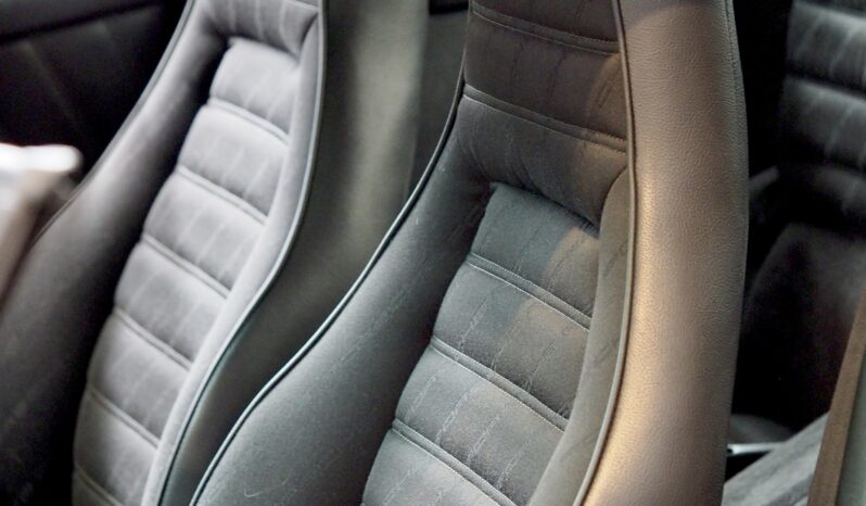 Porsche 911 Carrera 3.2 Targa 915 – 1984 complet