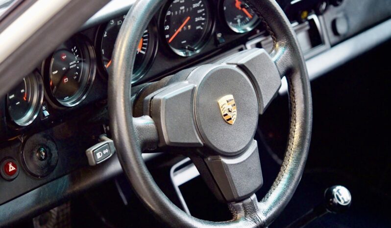 Porsche 911 Carrera 3.2 Targa 915 – 1984 complet