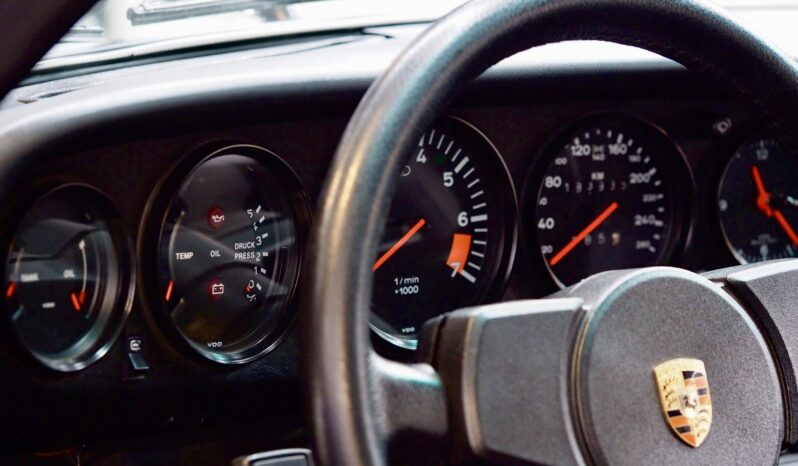 Porsche 911 Carrera 3.2 Targa 915 – 1984 complet