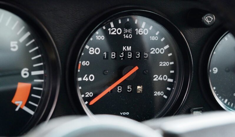Porsche 911 Carrera 3.2 Targa 915 – 1984 complet