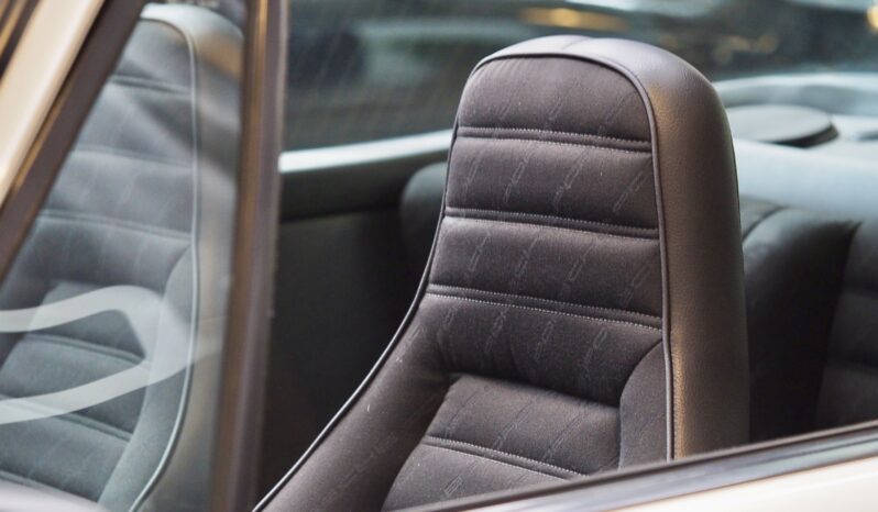 Porsche 911 Carrera 3.2 Targa 915 – 1984 complet