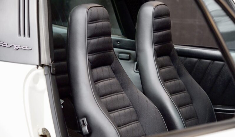 Porsche 911 Carrera 3.2 Targa 915 – 1984 complet