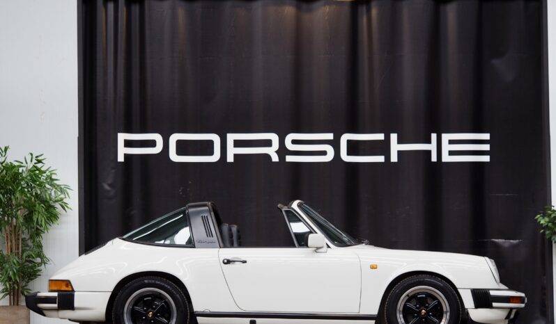 Porsche 911 Carrera 3.2 Targa 915 – 1984 complet