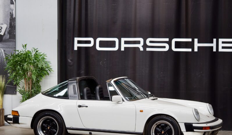 Porsche 911 Carrera 3.2 Targa 915 – 1984 complet